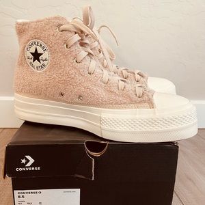 NIB Converse Chuck Taylor All-Star Platform Cosy Club Women’s Size 8.5 US